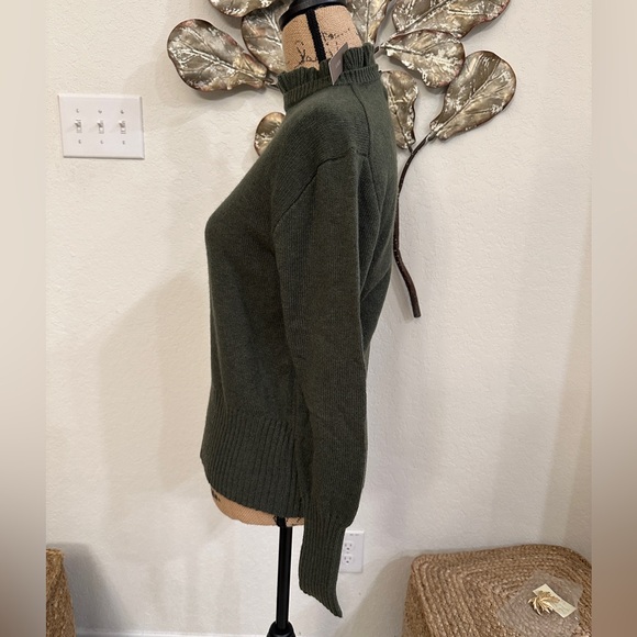 NWT J. Crew Green Mock Neck Ruffle Collar Knit Sweater Size Medium - Picture 3 of 8